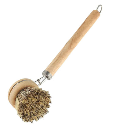 Houten afwasborstel in gebruik - duurzaam keukenproduct van Microfree